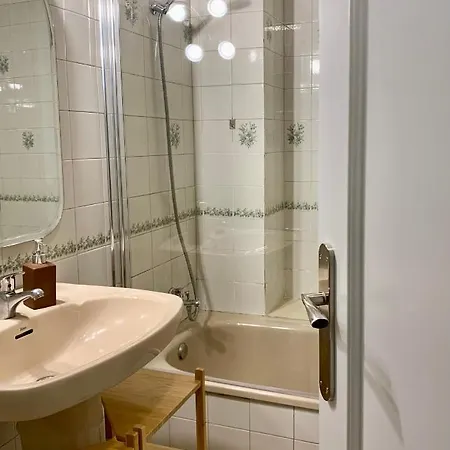 Con Garaje A Un Paso De La Playa * Gijón